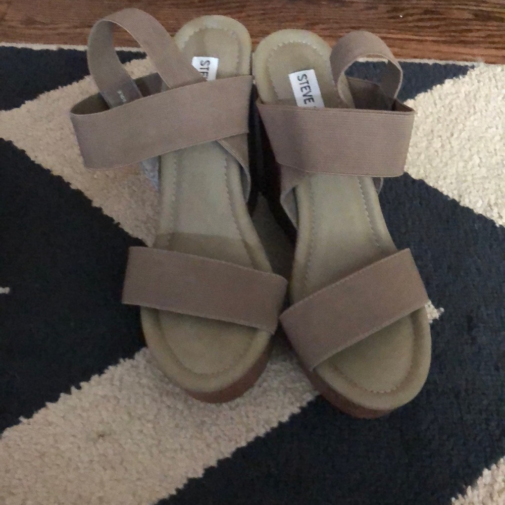 Steve Madden Olive Wedges